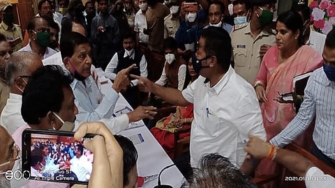 Former Mayor Adv. Nagesh Sateri and MLA Abhay Patil criticize belgaum atmosphere in the municipal hall is tense