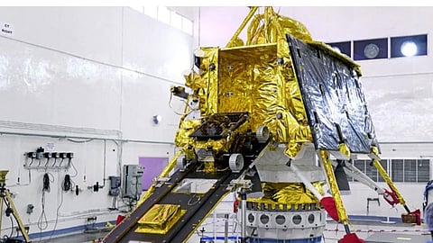 Chandrayaan 2 : 'विक्रम'चे फोटो 'नासा'कडे!