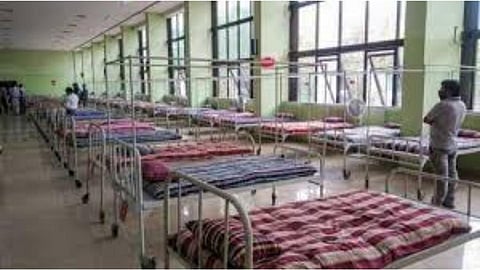 Patients at the covid center in khamgaon are going out to the hotel and eating and drinking