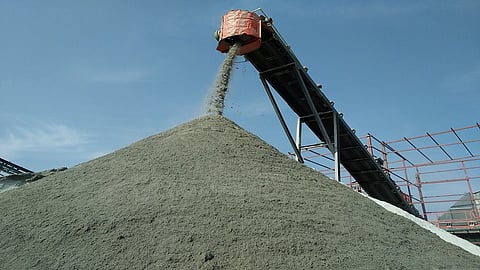 Crush-wash sand as an alternative to natural sand; Brass arrives at four hundred per day