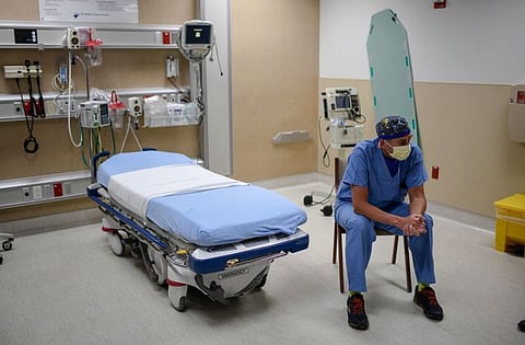 कोविड रुग्णालयात आता "बेड साइड असिस्टंट'....आठ युवकांनी दर्शविली तयारी ! 