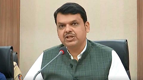 "याच गतीने काम केलं तर कर्जमाफीला ४०० महिने लागतील..." - फडणवीस 