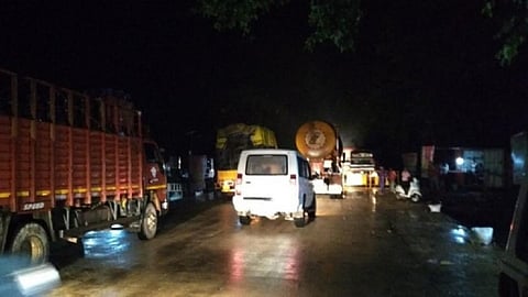 त्यांना लागला नाद...गाडी दिसली की करायचे 'हे' काम! 