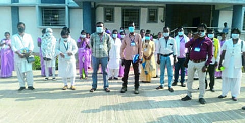 आलापल्ली : तपासणीसाठी गेलेली आरोग्य विभागाची चमू.