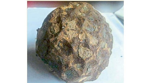 fire historical bomb found in konkan ratnagiri in lotismar museum