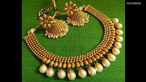 बोंबला ! ७ कोटींचे दागिने आणि पोलिस कॉन्स्टेबलच गजाआड... 