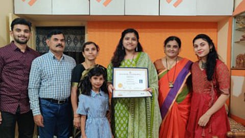  अमरावती : कुटुंबीयांसमवेत ऋतुजा जाधव.