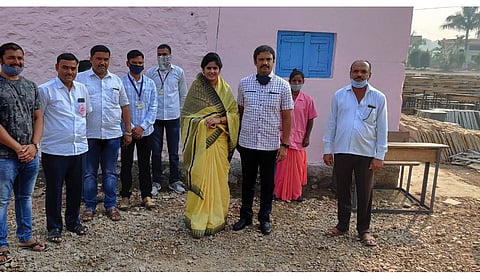 आमदार कुल यांनी केले पत्नीसमवेत मतदान