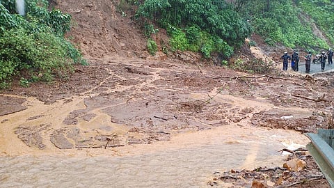 land-Slide-at-tamhini-ghat.jpg