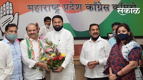 Akola Political News Former mayor returns home to Congress by Nana Patole