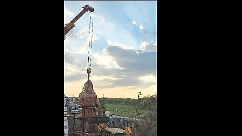 40 feet giant Maruti shift