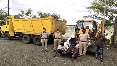 मसूर : पोलिसांच्या छाप्यात वाळू माफियांकडून 40 लाख 51 हजारांचा मुद्देमाल जप्त