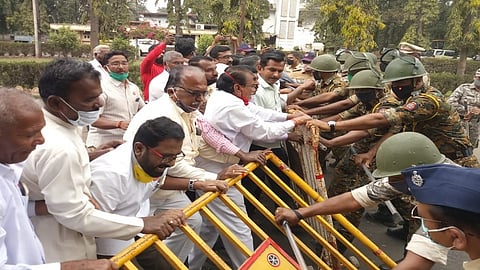 protest for increased FRP for farmers in sangli swabhimani shetkari protest in sangli