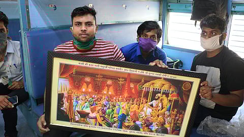 migrated workers love the shivaji maharaj thoughts in kolhapur