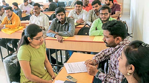 पुण्यात एकाच दिवसात ७४० जणांना नोकरी  