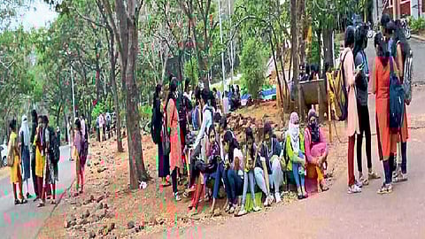 bus service of belgav students faced problem in belgaum time time also changes