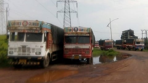 freightage in ratnagiri face a large problem of labour for good and service carries in konkan