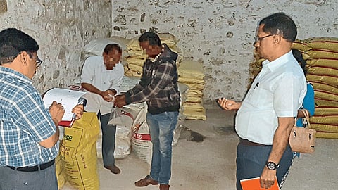 350 Rs Fertilizer Bag Sale At 1200 Fraud In Kolhapur