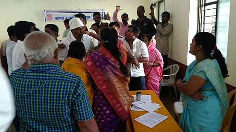 कागल पालिका सभेत जळीतकांडावरून हमरीतुमरी