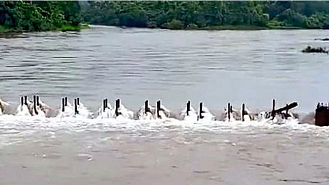 Danger Level Exceeded By Jagbudi River Ratnagiri Marathi News 