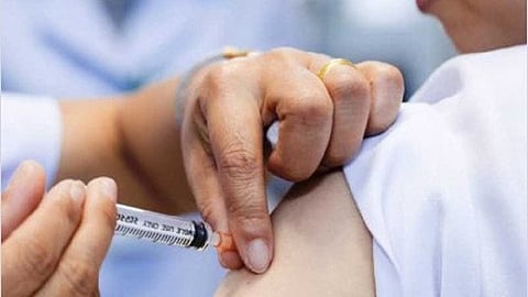 कोरोनामुळे मुंबईच्या आरोग्य व्यवस्थेवर मोठा परिणाम;  कुटुंबनियोजन, मोतिबिंदू शस्त्रक्रिया ते लसीकरण मोहीम रखडल्या