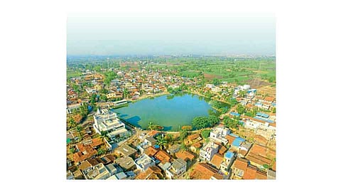 वसगडे येथील गाव तलावाचे रुपडे पालटले