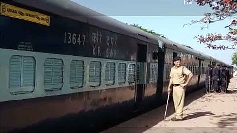 रत्नागिरी - दादर पॅसेंजर मंगळूरपर्यंत