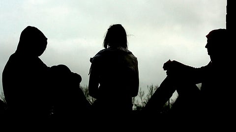 झटपट श्रीमंतीच्या नादात अनेक तरुण लागले गैरमार्गाला