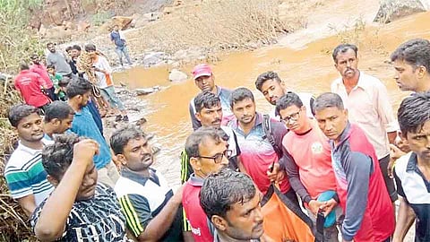 रत्नदुर्ग माउंटेनिअर्स, व्हाईट आर्मीने उचलला खारीचा वाटा 