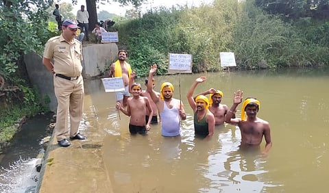 Ardh Jalsamadhi Andolan In Chopali For Dhangar Reservation