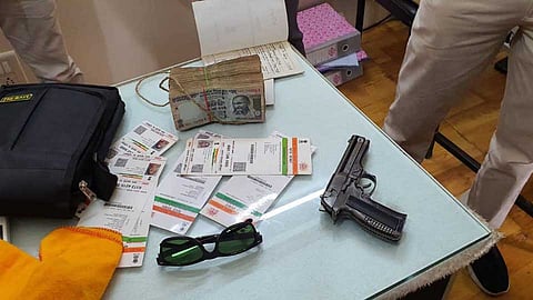 धुळ्यात 50 हजारांसह गॅस लायटर सापडले