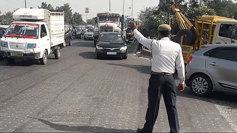 Using mobile phones while driving will attract ₹10,000 penalty in UP