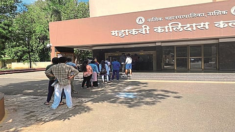 Good response from Nashik residents to commercial drama nashik marathi news
