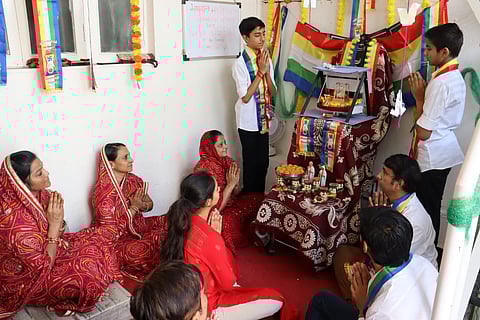 "कोरोना'चे संकट जाऊ दे... सर्वांना चांगले आरोग्य लाभू दे ! 