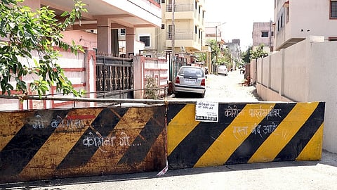 In Walhekarwadi Chinchwad Nagar citizens closed internal roads due to corona Virus 