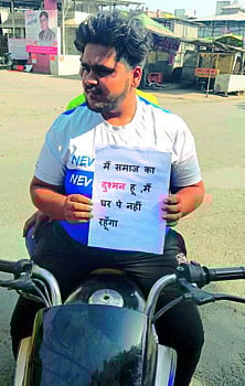 संचारबंदी आदेशाला "खो'...पोलिसांचा दंडुका "म्यान'; "उठबशां'वर जोर 