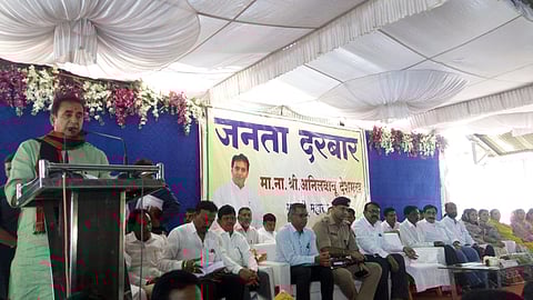 काटोलः जनता दरबारात बोलताना गृहमंत्री अनिल देशमुख. 