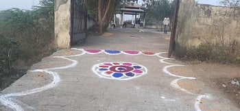 स्मशानभूमीचे रुपडे पालटून खडतर 2020 या वर्षाला या गावाने दिला निरोप