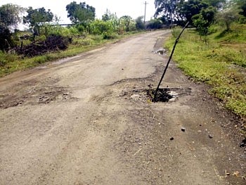 Pits on the road from Shevgaon to Pandharipool