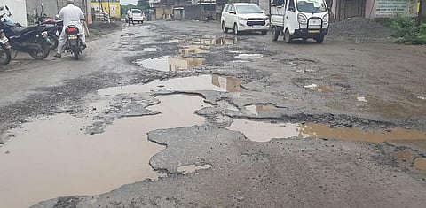 Pits on the road from Bhandardar to Randha