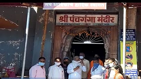 तहसीलदारांच्या मध्यस्थीने हर हर महादेवच्या जयघाेषात उघडले क्षेत्र महाबळेश्वरातील मंदिर 