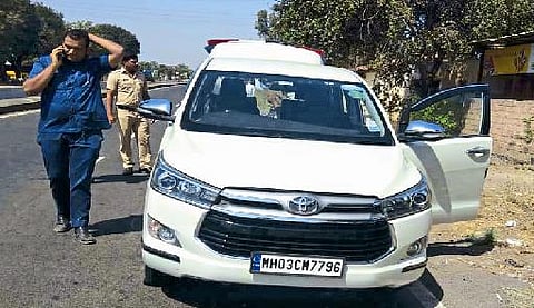  The accident of Minister Nawab Malik's vehicle near Kedgaon