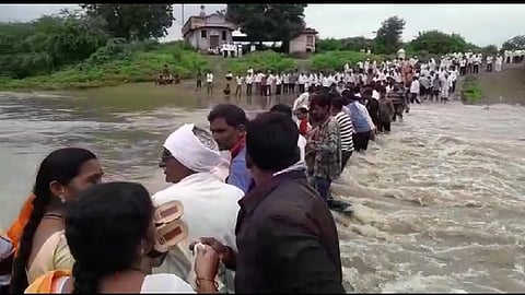 No bridge for funeral in Buldana District
