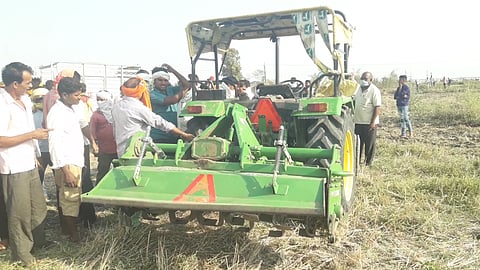  पारशिवनी ः याच रोटावेटर खाली चिरडला गेला शंकर. 