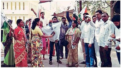 Protest against Lonikar at Shirpur