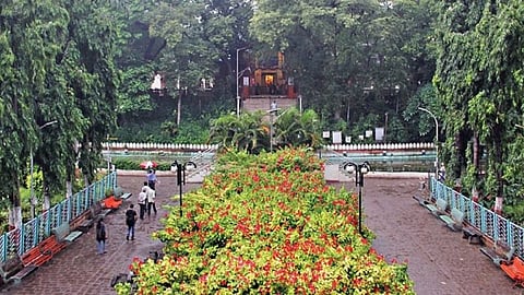 Pune_Sarasbaug