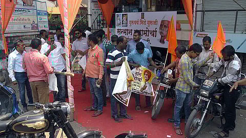 Chief Minister gives Lean cheat to Sambhaji Bhide Shivpratishthan