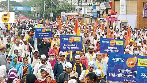 Priority to parents' service