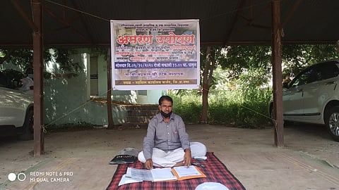 Fasting to remove encroachment in front of school in Karjat