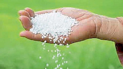 युरिया.j